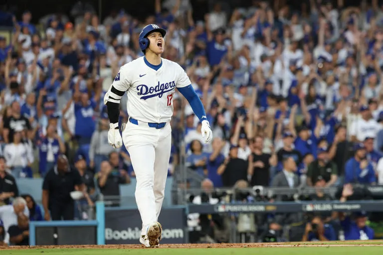 Shohei Ohtani conecta su primer cuadrangular en playoffs
