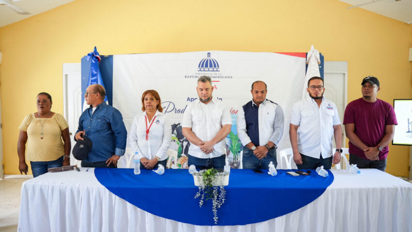 FEDA capacita a jóvenes emprendedores y les entrega ovejas, en la comunidad Juancho y en la provincia Barahona