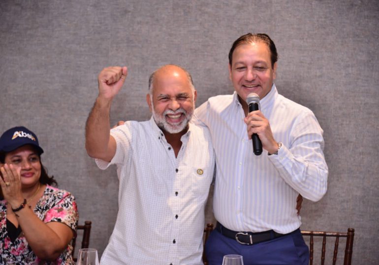 Abel Martínez: “Reelección de Eduardo Hidalgo en la ADP es un llamado a enfrentar los desafíos de la educación en RD”