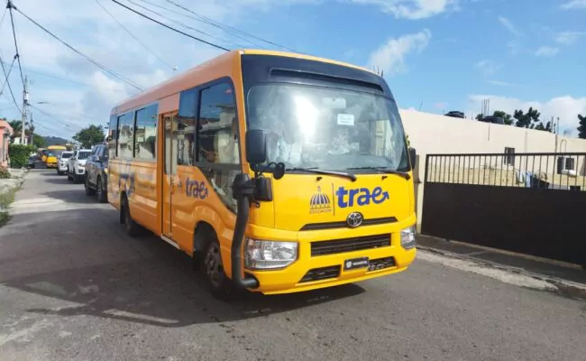 Minerd declara desierta licitación de autobuses del Sistema de Transporte Escolar TRAE