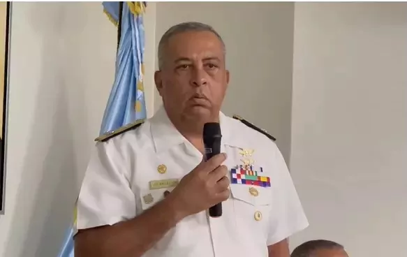 "Abandonen el barco ahora" advierte Lee Ballester a los macuteadore de haitianos ilegales en Migración