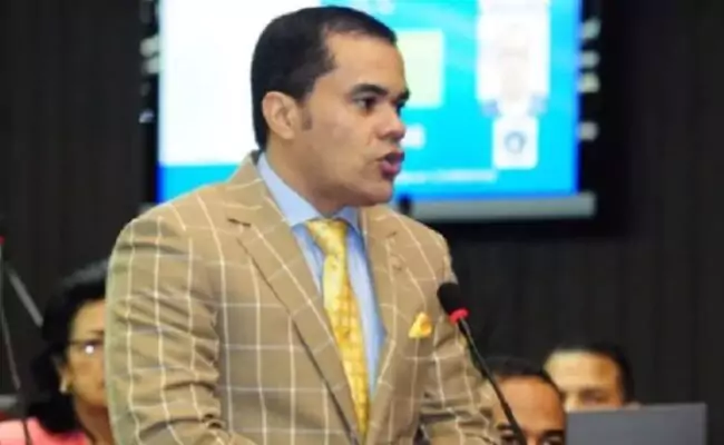 Exdiputado Elías Báez sustituye a Carolina Serrata en la DIDA