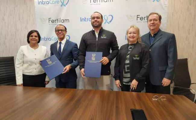 IntraCare Center y Fertilam firman acuerdo para garantizar atención integral a pacientes oncológicos