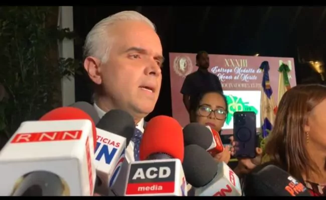 Ministro de Trabajo defiende proyecto de reforma laboral depositado ante el Congreso