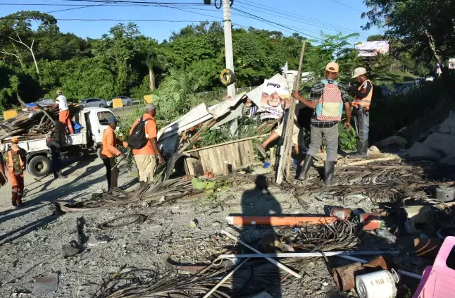 Obras Públicas desmantela casetas provocan accidentes en la autopista Duarte