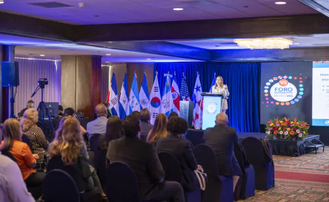 Directora general de Supérate presenta logros y desafíos del Bono de Emergencia en foro Sisca y Banco Mundial