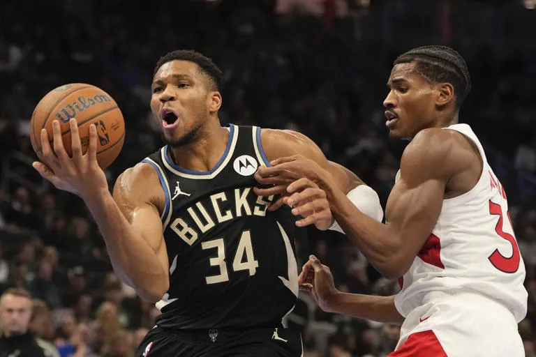 Antetokounmpo anota 23 y encamina a Bucks a victoria 99-85 sobre Raptors