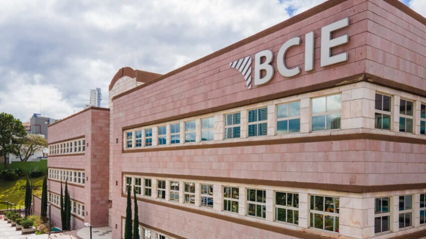 Banco Centroamericano de Integración Económica dispuesto a respaldar el proyecto del Tren Metropolitano de Santo Domingo