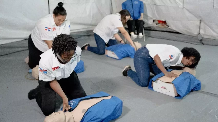 DAEH instala carpas de capacitación y asistencia médica en la Feria Internacional del Libro