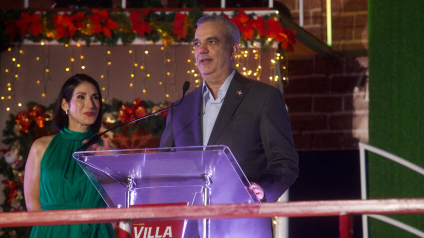 El presidente Abinader inaugura Villa Navidad 2024 y la define de experiencia que captura la ilusión navideña
