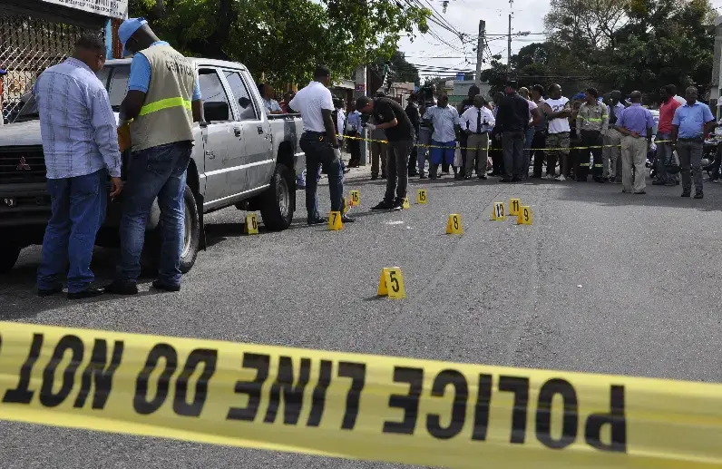 Policía ultima a hombre acusado de varios crímenes