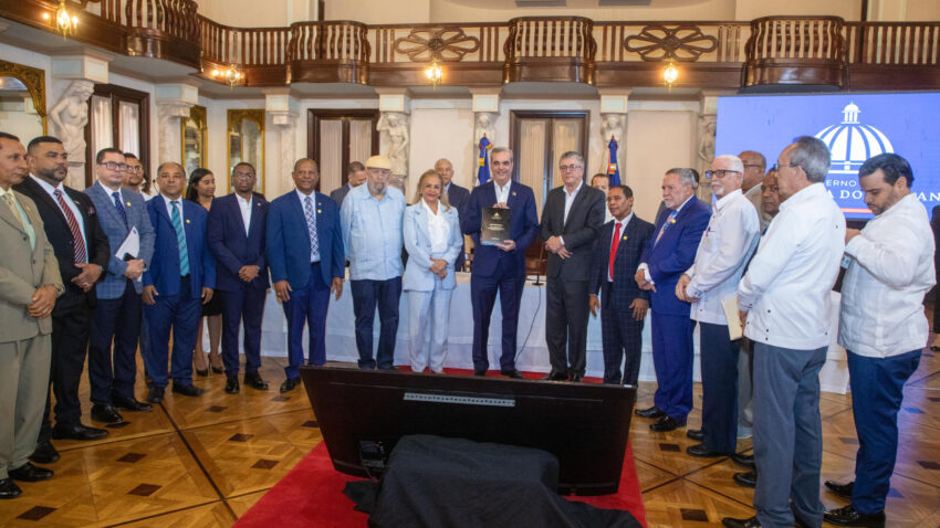 Presidente Abinader juramenta comités de apoyo a la reforma penitenciaria; reitera es fundamental en la lucha por la seguridad ciudadana