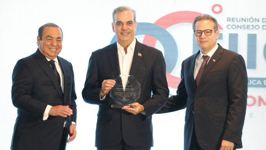 Presidente Abinader valora aportes del sector de la construcción al crecimiento y desarrollo económico del país