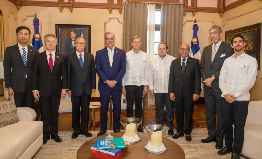 Abinader recibe en Palacio Nacional a Li Hongzhong para fortalecer lazos de cooperación con China