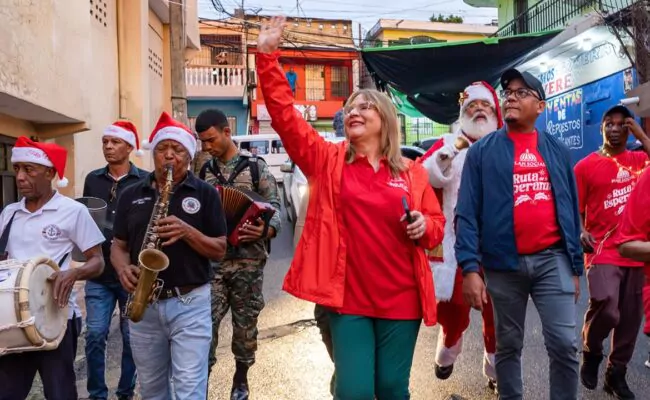 La Ruta de la Esperanza hizo primera parada en barrio 24 de Abril con la “brisita” promovida por el presidente Abinader y el Plan de Asistencia Social