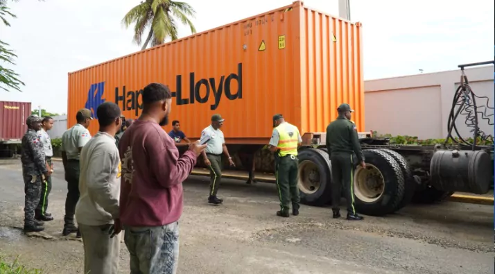 DIGESETT fortalece operativos de camiones y furgones estacionados en lugares prohibidos