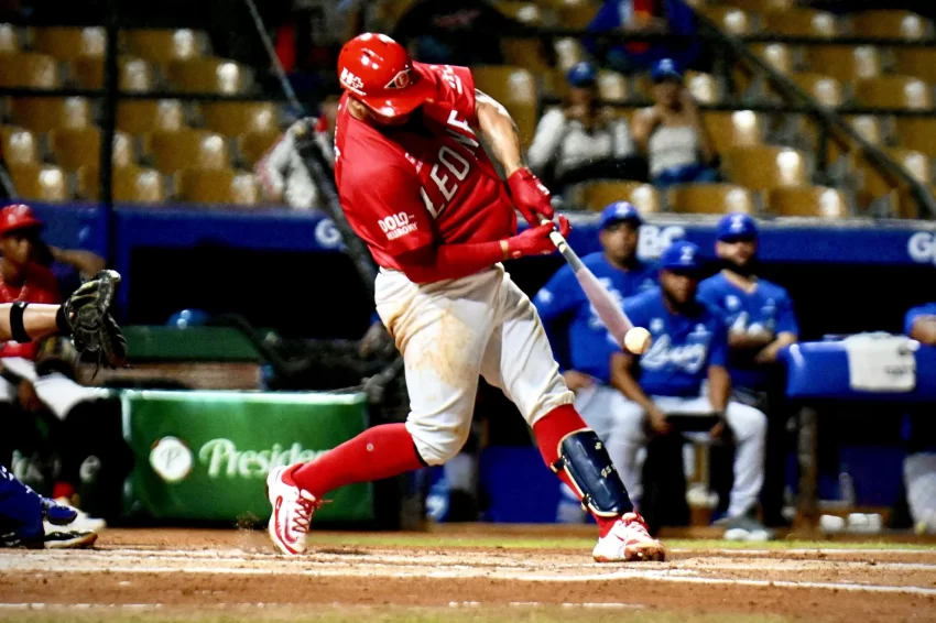 DURISIMO ! Gary Sánchez pega jonrón por los Leones y frenan al Licey