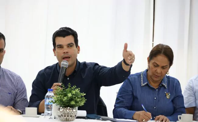 Director INAPA prometió en provincia Duarte ampliación acueducto SFM y rehabilitación plantas potabilizadoras Mata Larga y Cenoví