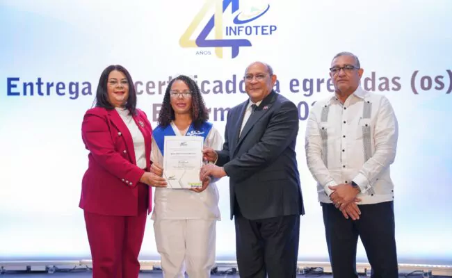 INFOTEP gradúa a 335 auxiliares de enfermería