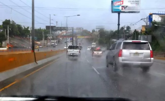 Vaguada genera lluvias moderadas a fuertes con tronadas en varias provincias