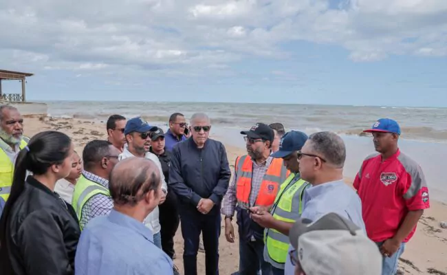 Ministro Administrativo y director del INDRHI acuden a Las Terrenas para constatar inundaciones y garantizar soluciones