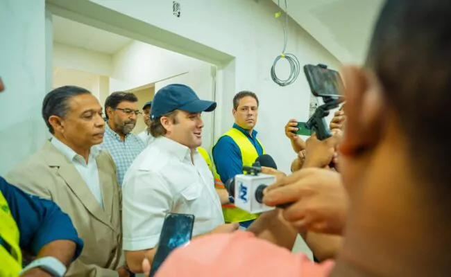 Ministro de la Presidencia supervisa construcción del Hospital San Vicente de Paul en SFM