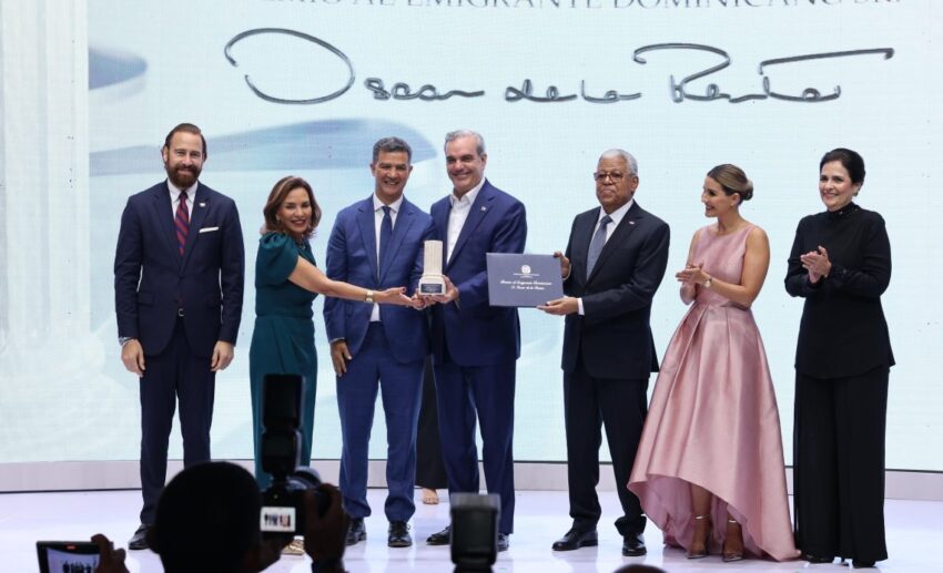 MIREX entrega Premio al Emigrante Dominicano Oscar de la Renta