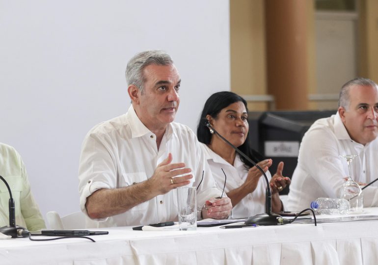 Presidente Abinader presenta soluciones viales, agrícolas y otros