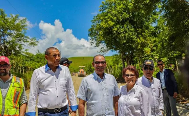 Senador Zorrilla garantiza a pobladores de El Seibo que "pronto" superarán sus preocupaciones por el mal estado de la carretera
