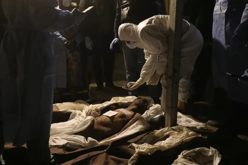 Hallaron 15 cuerpos con signos de tortura en la prisión siria de Sednaya y 40 más en la morgue de un hospital de Damasco