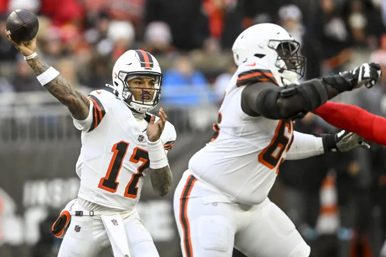 Browns eligen a Thompson-Robinson como QB titular por errores de Winston, según fuente de AP