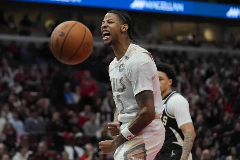 Giddey logra triple-doble y lleva a Bulls a victoria 116-111 sobre Bucks