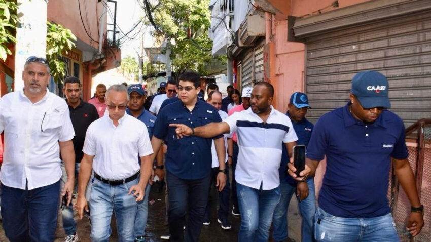 Director de la Caasd encabeza jornada simultánea de limpieza de cañadas en el Gran Santo Domingo