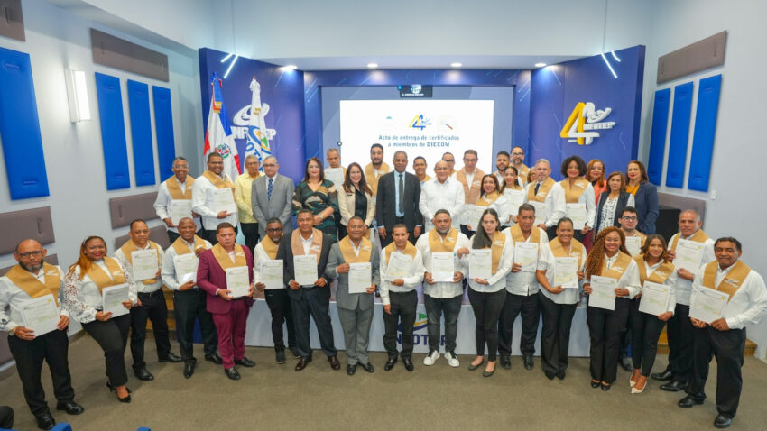 Infotep y Diecom ofrecen curso de periodismo digital e inteligencia artificial a comunicadores