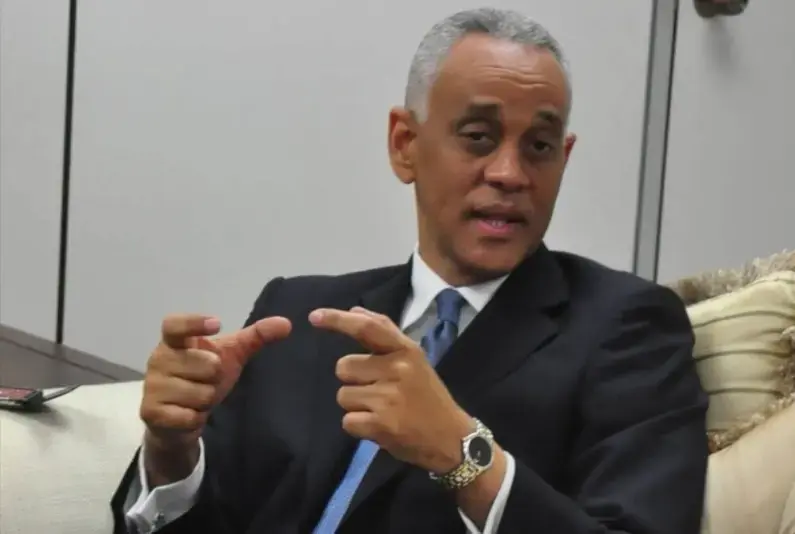 “Los extranjeros deben pagar en todas partes”