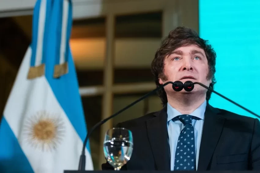 Boric pidió “humildad” a Milei tras nuevas críticas del mandatario argentino: “Los presidentes pasan, los pueblos quedan”