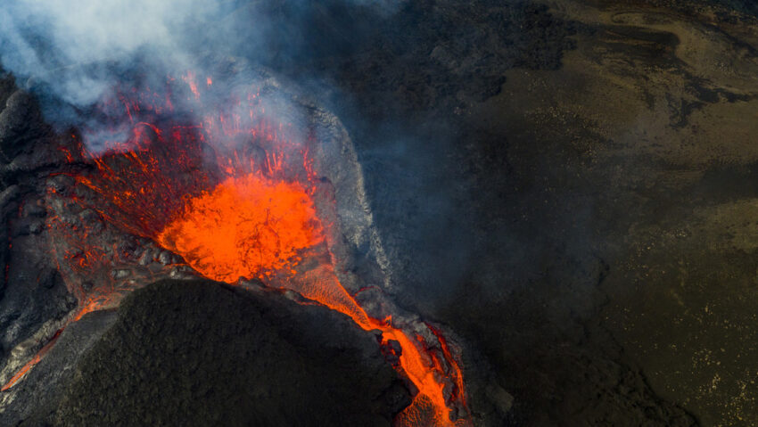 Sintetizan por primera vez con éxito una molécula antibiótica hallada hace 50 años en un volcán