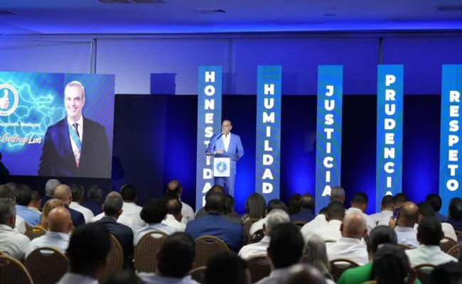 Deligne dice Abinader “rescató” un país a punto de caer en una dictadura como la de Maduro en Venezuela y la de Daniel Ortega en Nicaragua”