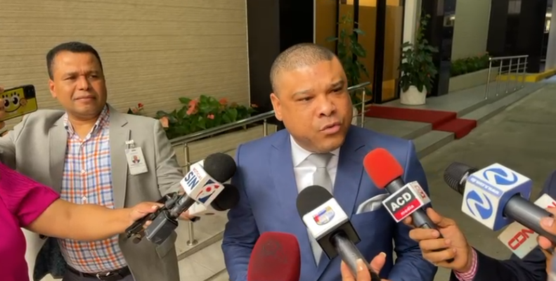 Diputado PRD advierte podría surgir un político “de paracaída que se robe el corazón del pueblo”