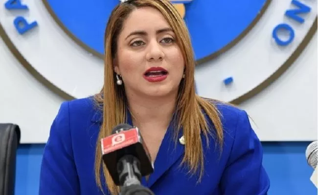 “Abinader le da boches a sus funcionarios que le fallan...a mí no, porque yo cumplo” dice Gloria Reyes