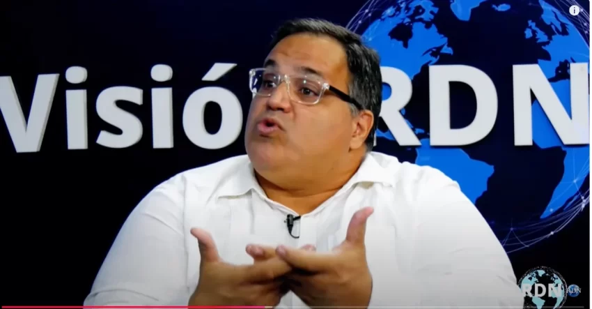 "Periodista venezolano Alfredo Villasmil denuncia ataque a la soberanía de RD por agendas internacionales"