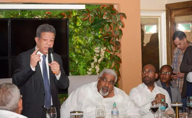 GANAREMOS! Leonel y Peña Guaba comparten almuerzo navideño con aliados a FP