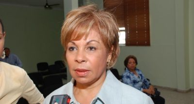 Ahora sí cogió corte; Lila Alburquerque se queja de falta de cajas y fundas navideñas