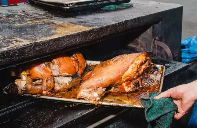 Pro Consumidor “vigila” hasta las lechoneras para garantizar productos aptos para el consumo y sin alteración en los precios