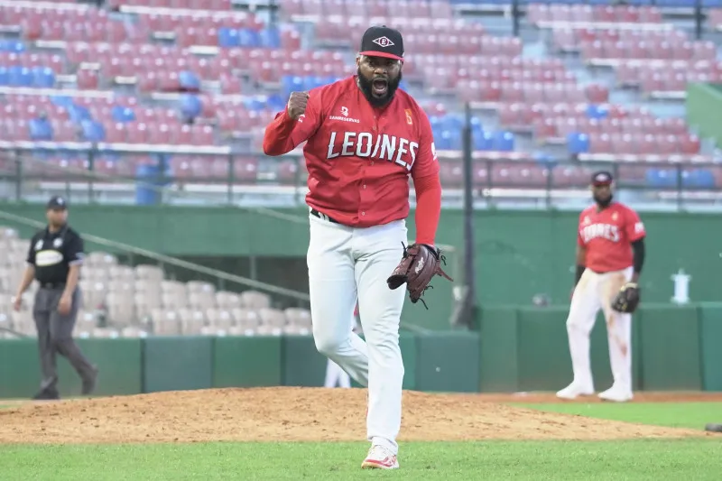 Johnny Cueto y tórrida ofensiva conducen triunfo de Leones sobre Estrellas