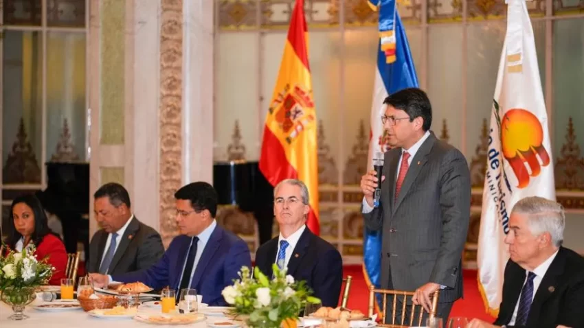 BHD logra RD$144,250 millones para proyectos de inversión en Fitur 2025