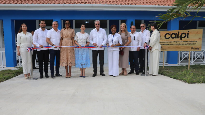 Presidente Abinader inaugura una escuela y una estancia infantil en La Altagracia