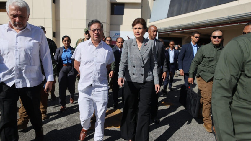 Raquel Peña recibe al presidente Gustavo Petro durante escala en República Dominicana