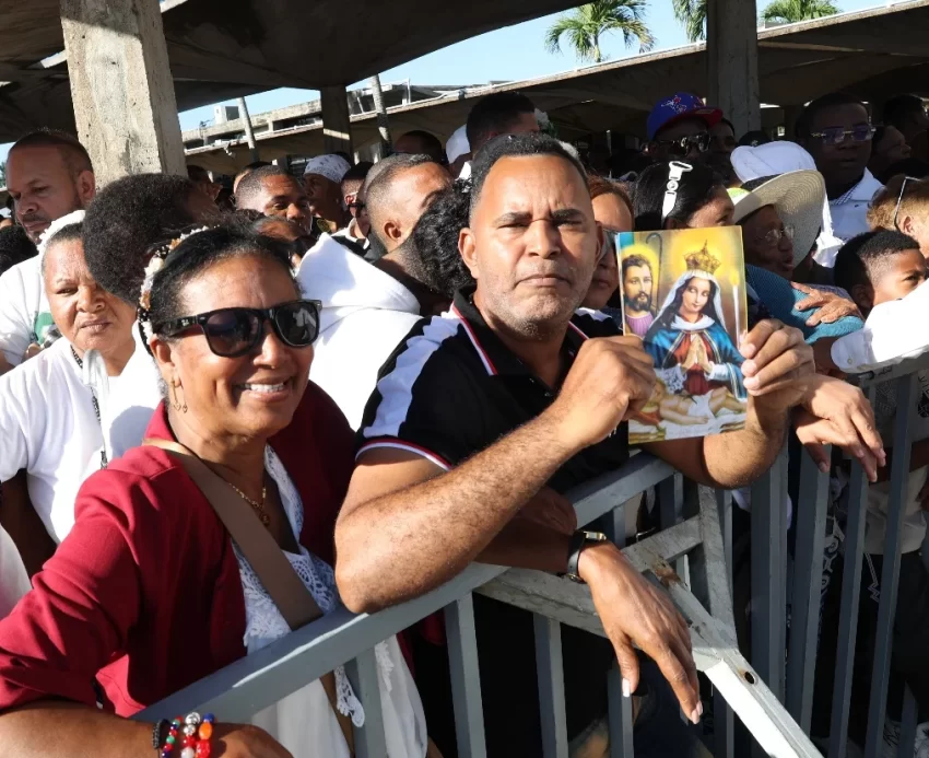 Virgen de la Altagracia reúne miles de feligreses en acto de fe y gratitud