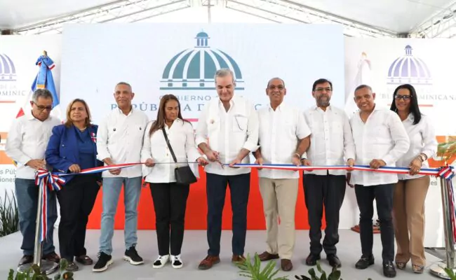 Abinader inaugura varias obras eléctricas, construcción y reasfaltado de calles principales del casco urbano de SFM y rehabilitación del Club Olimpia
